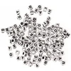 Plastové písmenkové koráliky, 7 mm - bielo-čierne