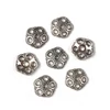 Charm kovová ozdoba, 7 ks - Perleťovéový uzáver, 5 hrotov, 8 mm