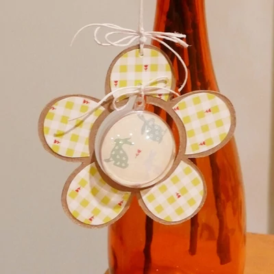 Závesný kvet z papier-mache, s otvorom vo vnútri, 13 cm