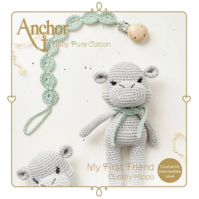 Háčkovacia sada, figúrka Anchor Baby Pure Cotton Amigurumi - Prítulný hr°Ch a retiazka na cumlík