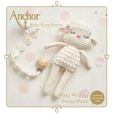 Háčkovacia sada, figúrka Anchor Baby Pure Cotton Amigurumi - Ospalé jahniatko a retiazka na cumlík