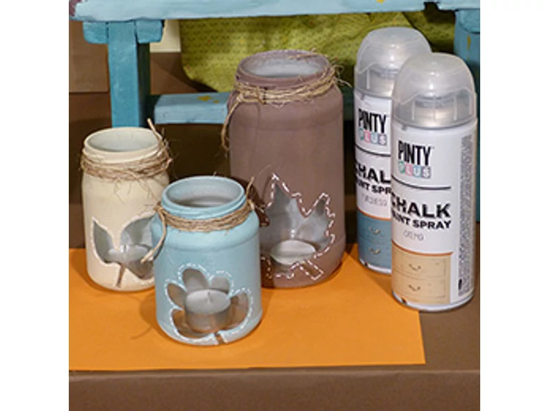 Dekorácia skleneného svietnika pomocou kriedovej farby v spreji - ChalkPaint