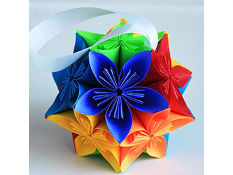 Kvet Kusudama z farebného kopírovacieho papiera