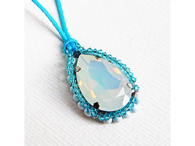 Csepp alakú medál Swarovski kristályból