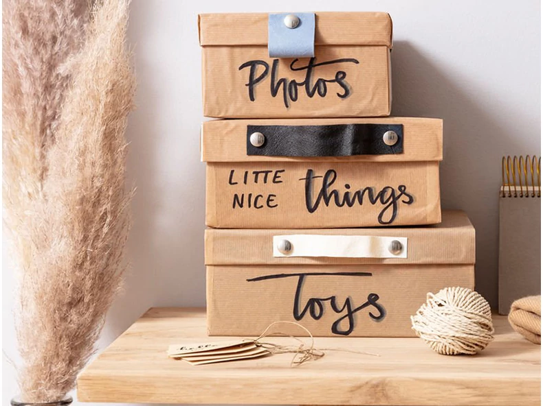 Recyklované úložné boxy so štýlovými nápismi