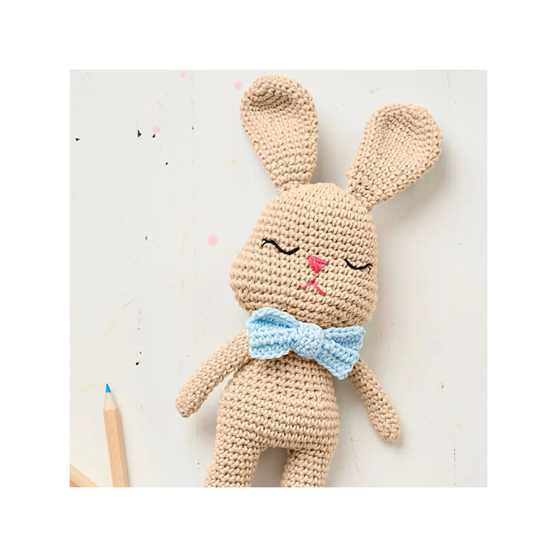 Háčkovacia sada, figúrka Anchor Baby Pure Cotton Amigurumi - Pokojný zajačik a retiazka na cumlík