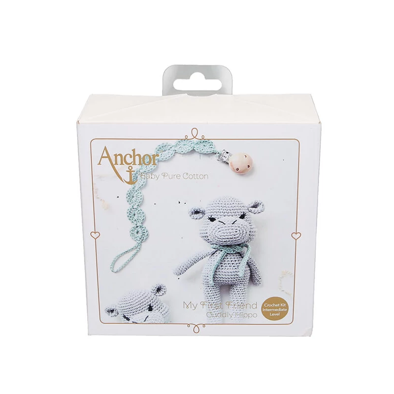 Háčkovacia sada, figúrka Anchor Baby Pure Cotton Amigurumi - Prítulný hr°Ch a retiazka na cumlík